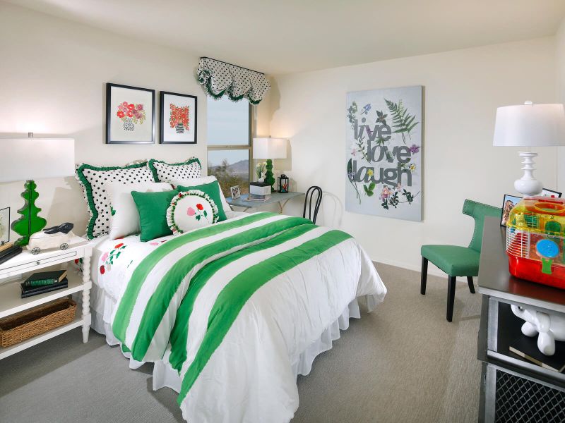 The 2960 floorplan modeled at Entrada del Rio.