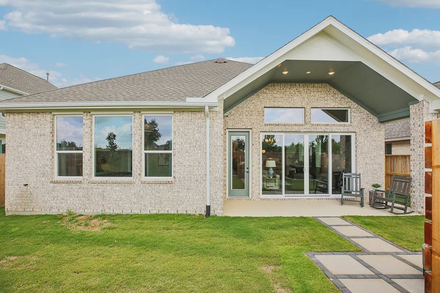 Exterior details of a home in Meridiana 50's, Manvel (Image 4).