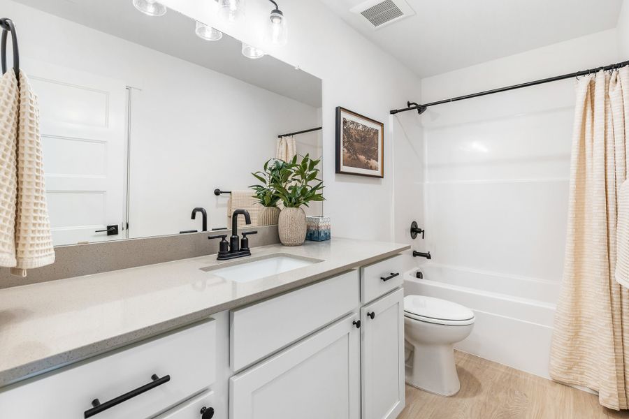Furnished interior in a model home at Upland Meadows in Hermiston (Image 16).