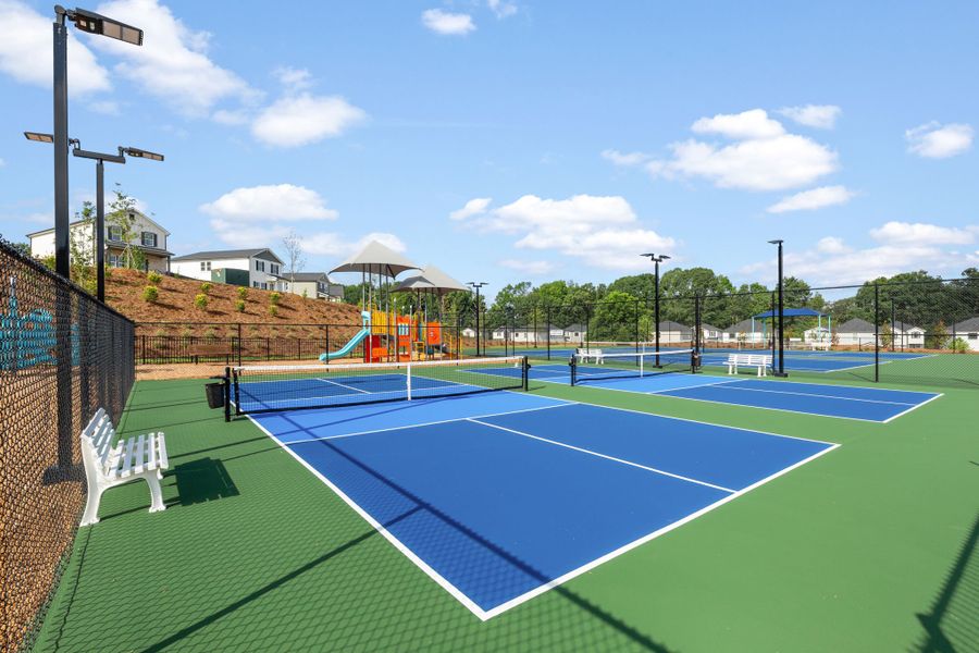 Community Pickleball and Tennis Courts at Hemingway.