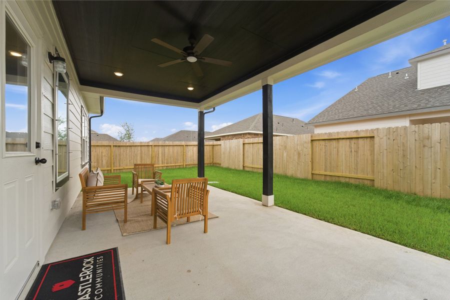 Exterior details of a home in Trails at Woodhaven Lakes, La Marque (Image 17).