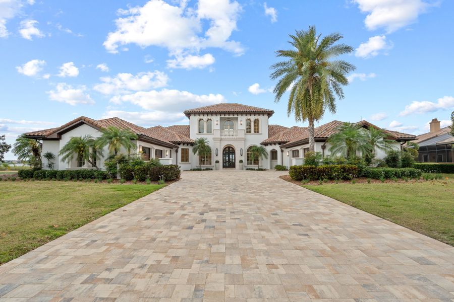 Front exterior of a home in the Independence - Horizon West community, located in Winter Garden, FL (Image 14).
