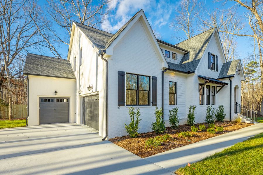 Front exterior of a home in the Hidden River community, located in Signal Mountain, TN (Image 12).