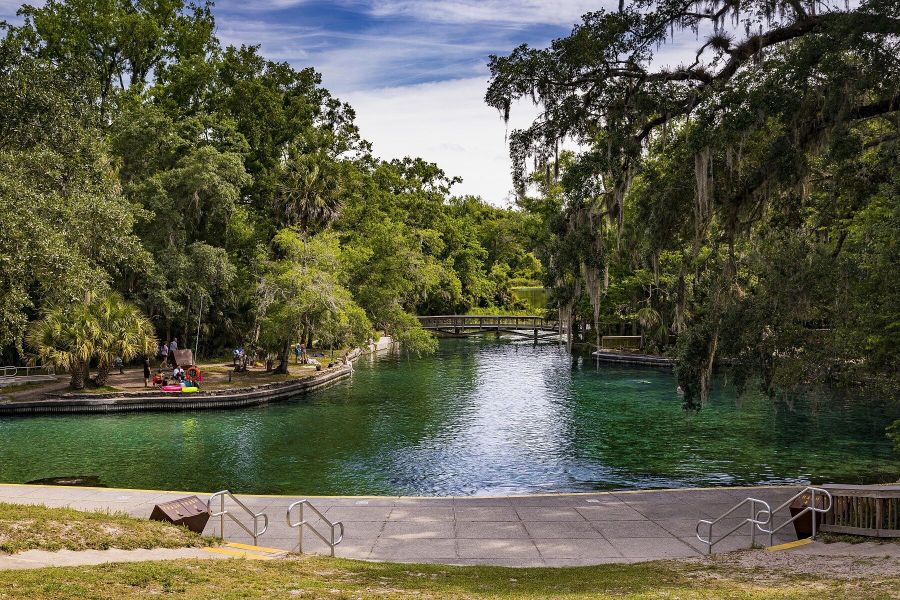 Image 52 of the Hidden Lake Townhomes community in Apopka, FL.