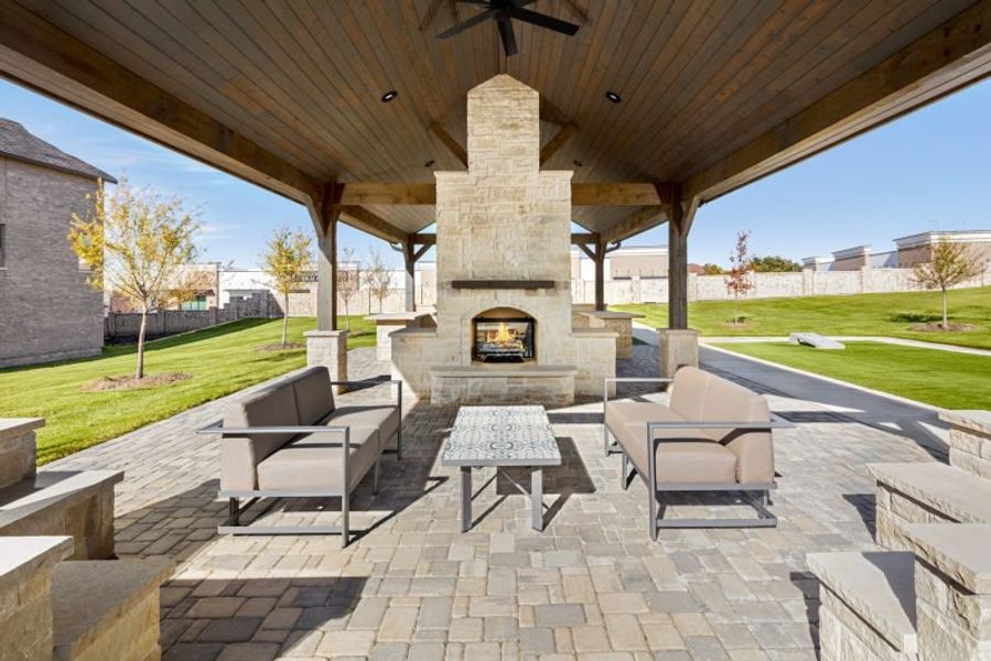 Exterior details of a home in Linkside Las Colinas, Irving (Image 7).