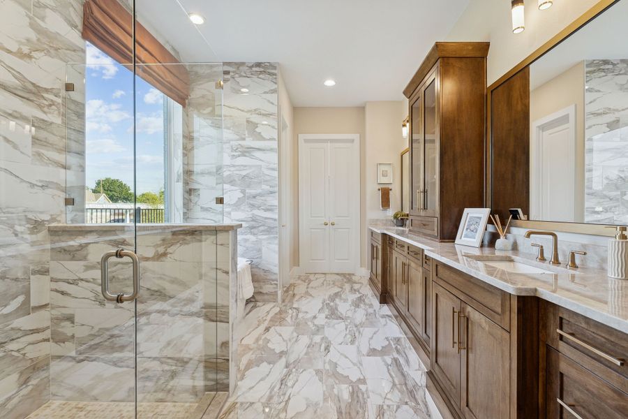 Plan 1640 Main Bathroom - Bella Casa Model Photo Plan 1640 Main Bathroom - Bella Casa Model Photo