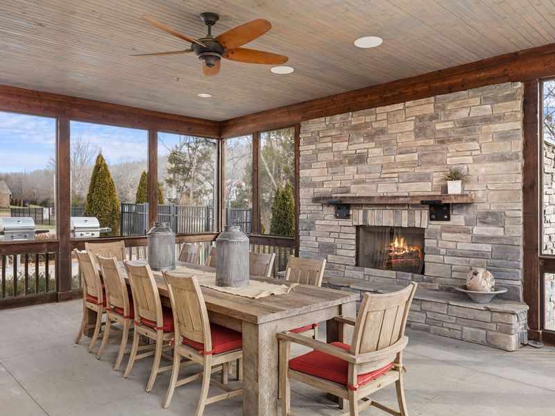 Exterior details of a home in Carellton, Gallatin (Image 6).