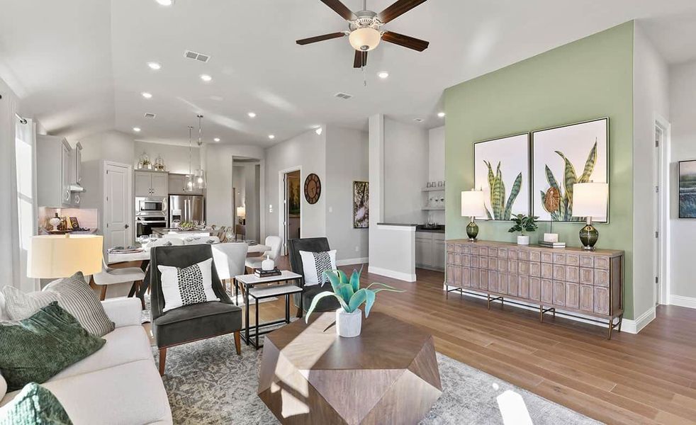 Oleander - Family Room