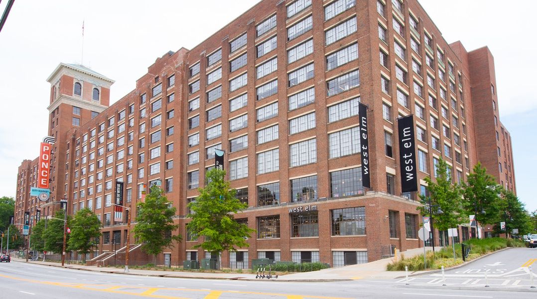 Condo located in Grant Place, Rockwell, highlighting architectural design (Image 3).