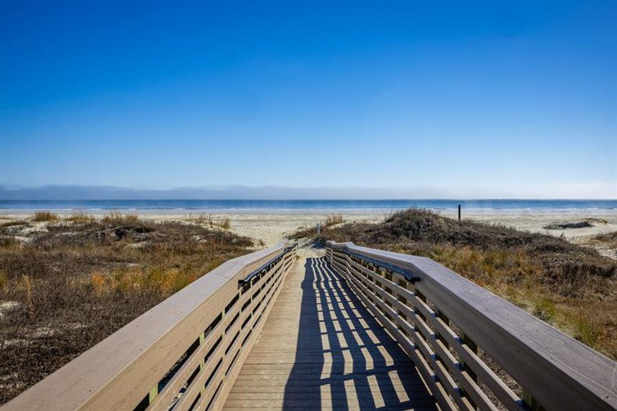 WEEKEND ESCAPES TO SULLIVAN’S ISLAND AND ISLE OF PALMS 35 MINUTES AWAY