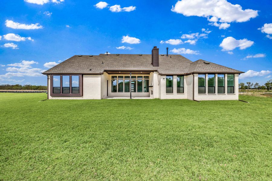 Exterior details of a home in Panther Trail, Van Alstyne (Image 14).