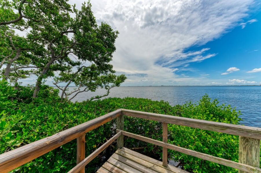 Natural surroundings and green spaces near Legends Bay in Bradenton, FL (Image 280).