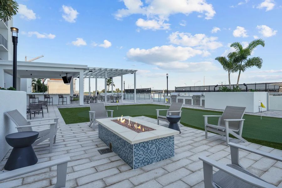 Community amenity available to residents of Altura Bayshore in Tampa (Image 12).
