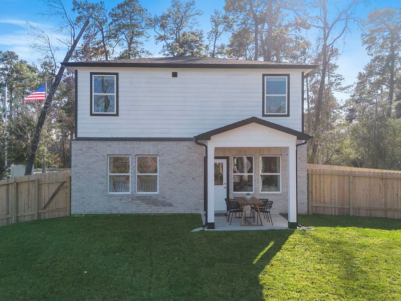 Exterior details of a home in Lakes at Black Oak, Magnolia (Image 18).