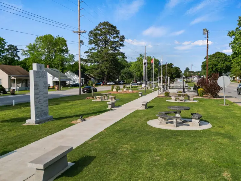 Visit the Nearby Horse Creek Veterans Park Visit the Nearby Horse Creek Veterans Park