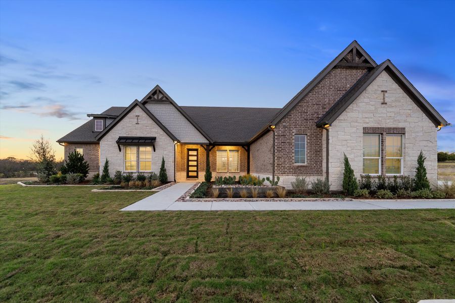 Front exterior of a home in the Grayson Ridge community, located in Van Alstyne, TX (Image 16).