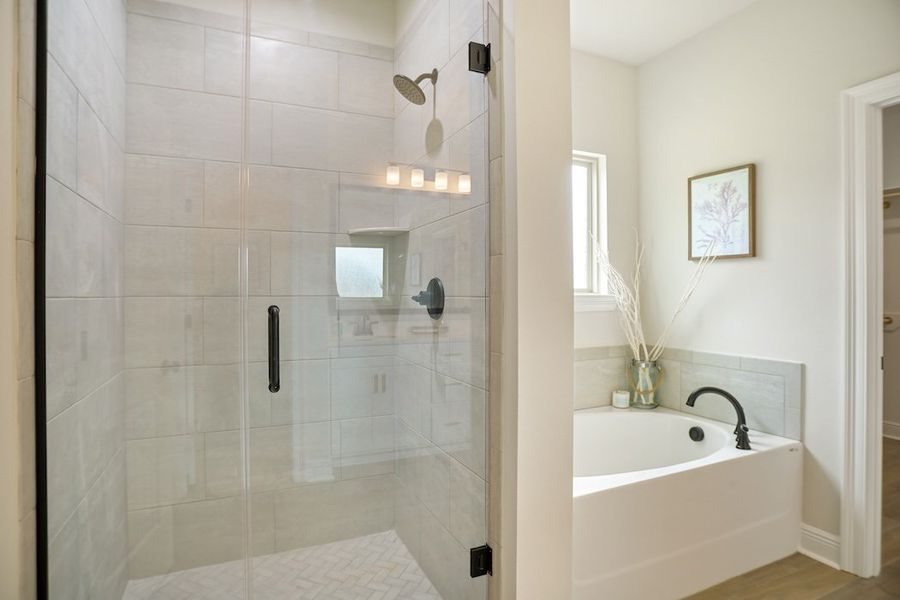 Hammock Bay - Freeport, FL - DSLD Homes - Comstock III G - Model Home - Primary Bathroom