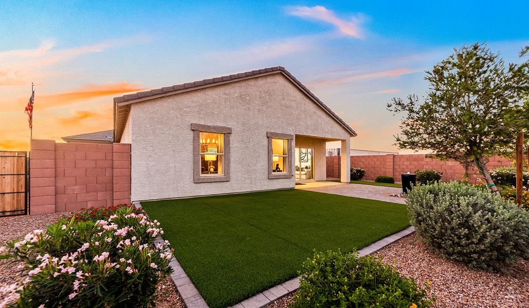 Exterior details of a home in Barnett Village, Marana (Image 10).
