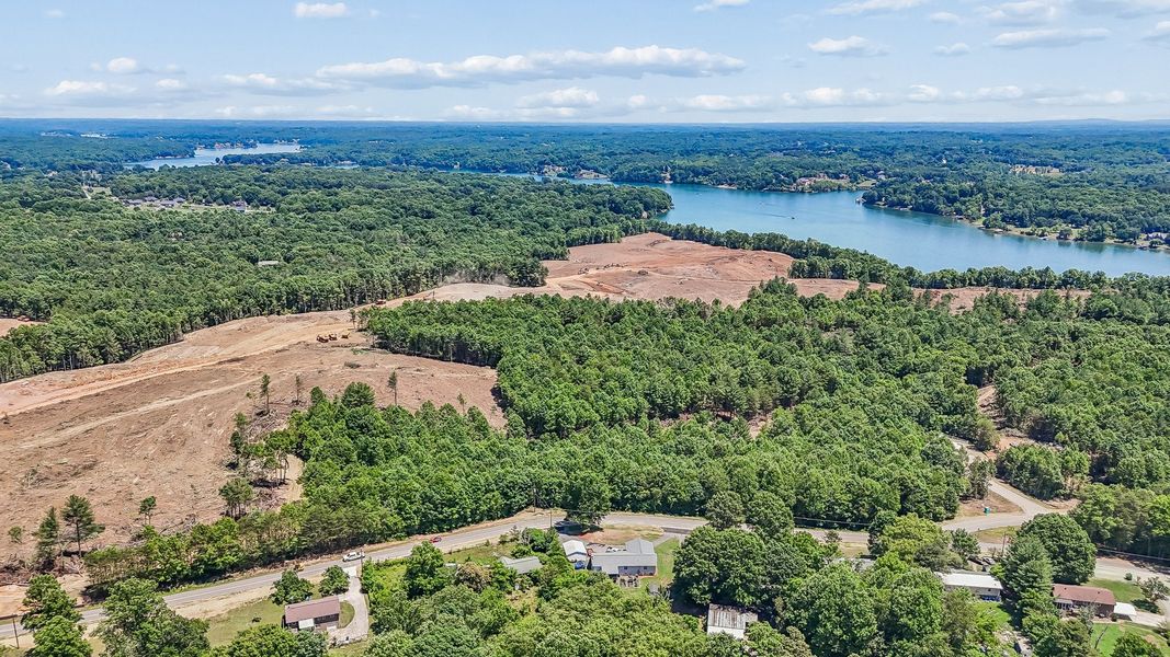 Natural surroundings and green spaces near Esplanade at Lake Hickory in Taylorsville, NC (Image 16).