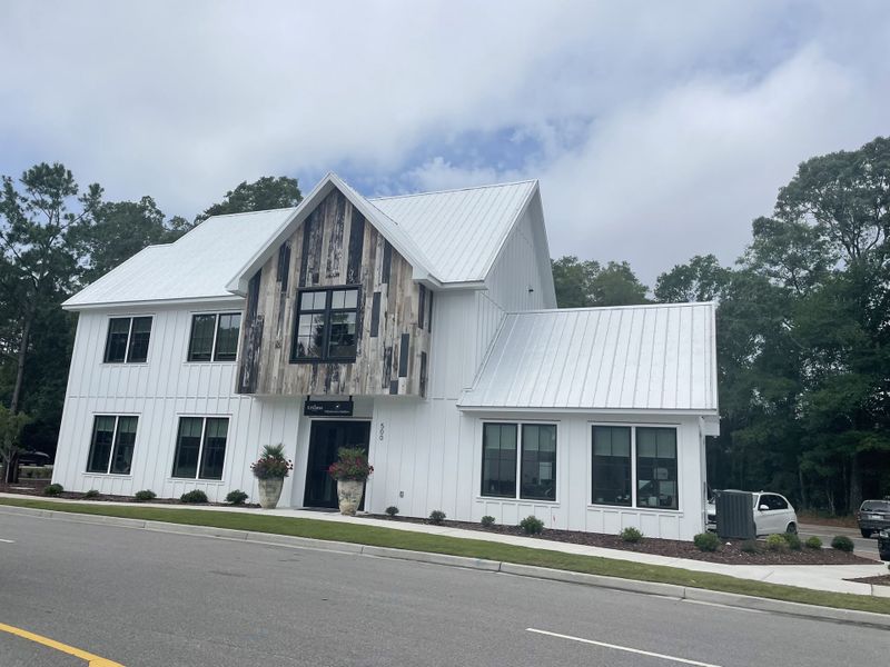 A modern white farmhouse with rustic accents in Hayes Park by New Leaf Builders (Johns Island, SC). A modern white farmhouse with rustic accents in Hayes Park by New Leaf Builders (Johns Island, SC).