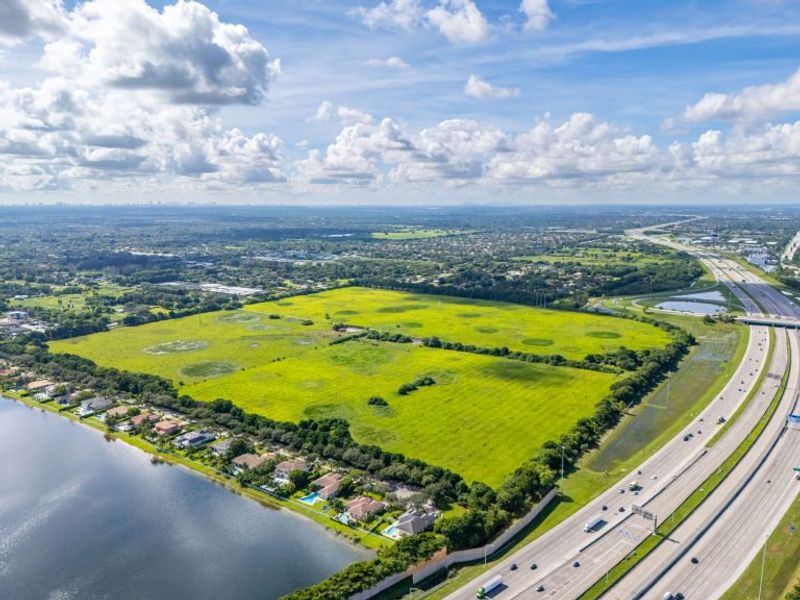 Image 4 of the Estates by Turnberry community in Davie, FL.