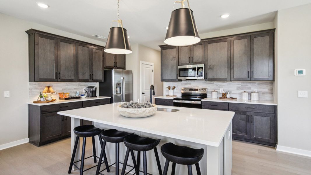 Large Kitchen with island, appliances, pantry