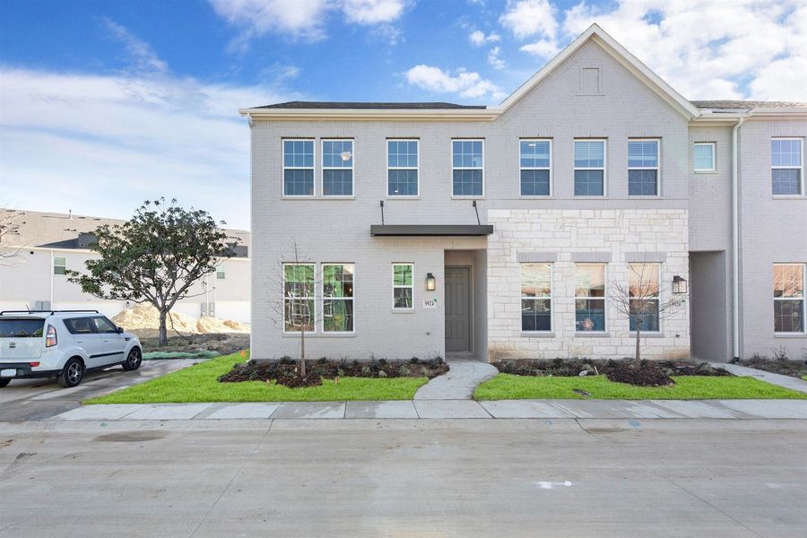 Image 21 of the Legends Crossing - Bungalows community in Irving, TX.