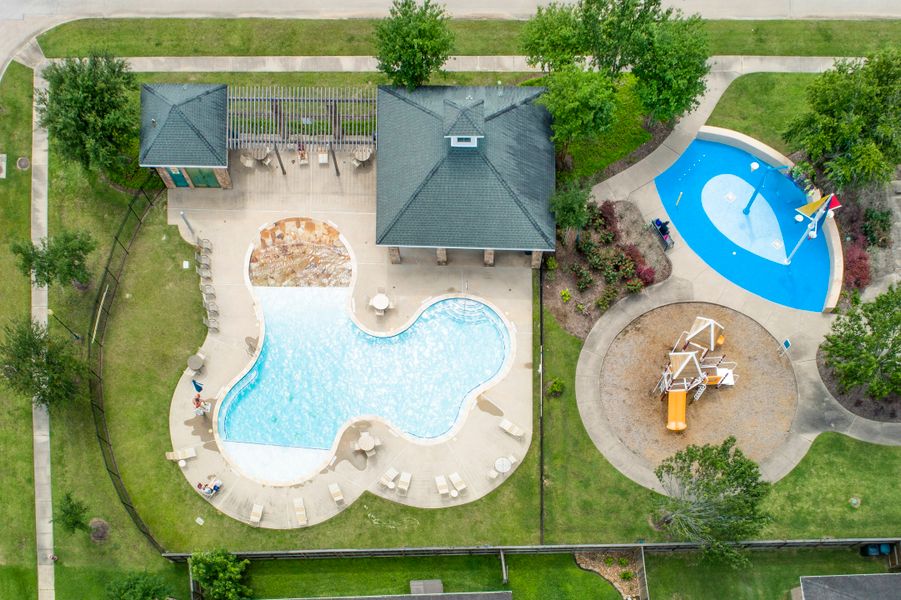 Image 9 of the Bayou Lakes community in Dickinson, TX.