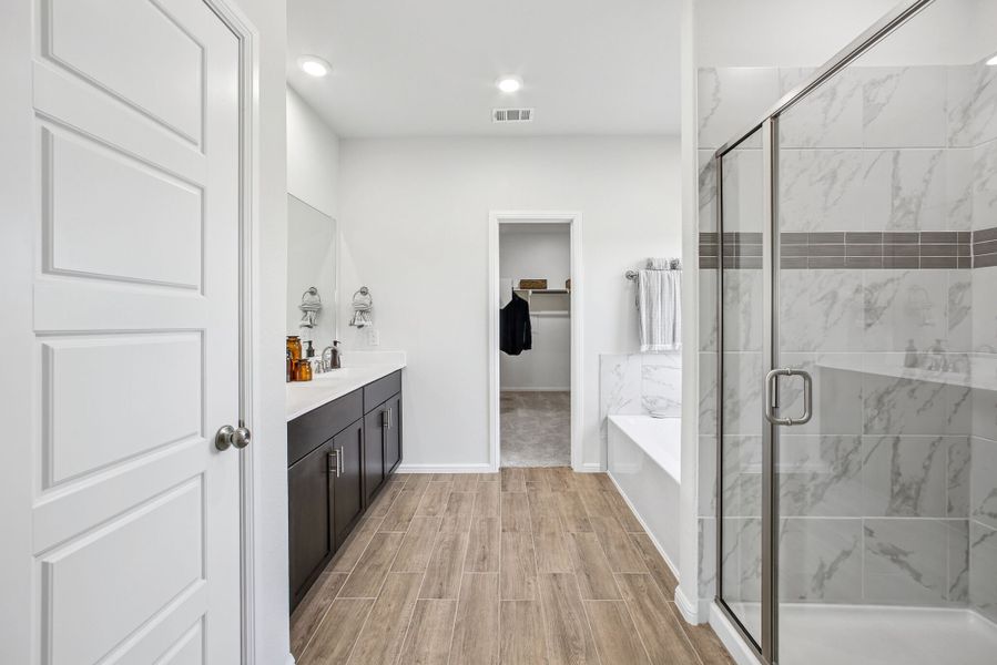 Owner's Bathroom Owner's Bathroom