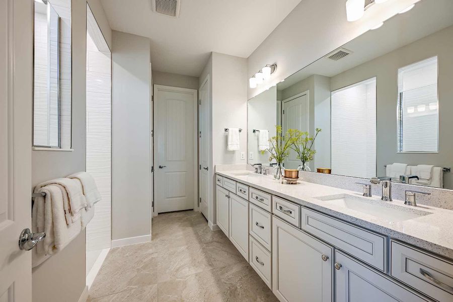 Owner's Bathroom Owner's Bathroom