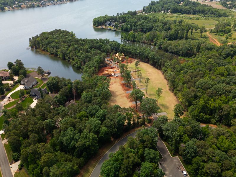Natural surroundings and green spaces near Edgewater on Lake Tillery in Norwood, NC (Image 49).