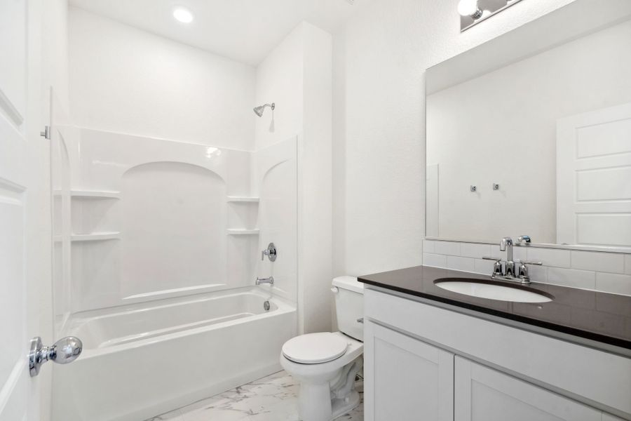 Stratton-Model-Bathroom 2