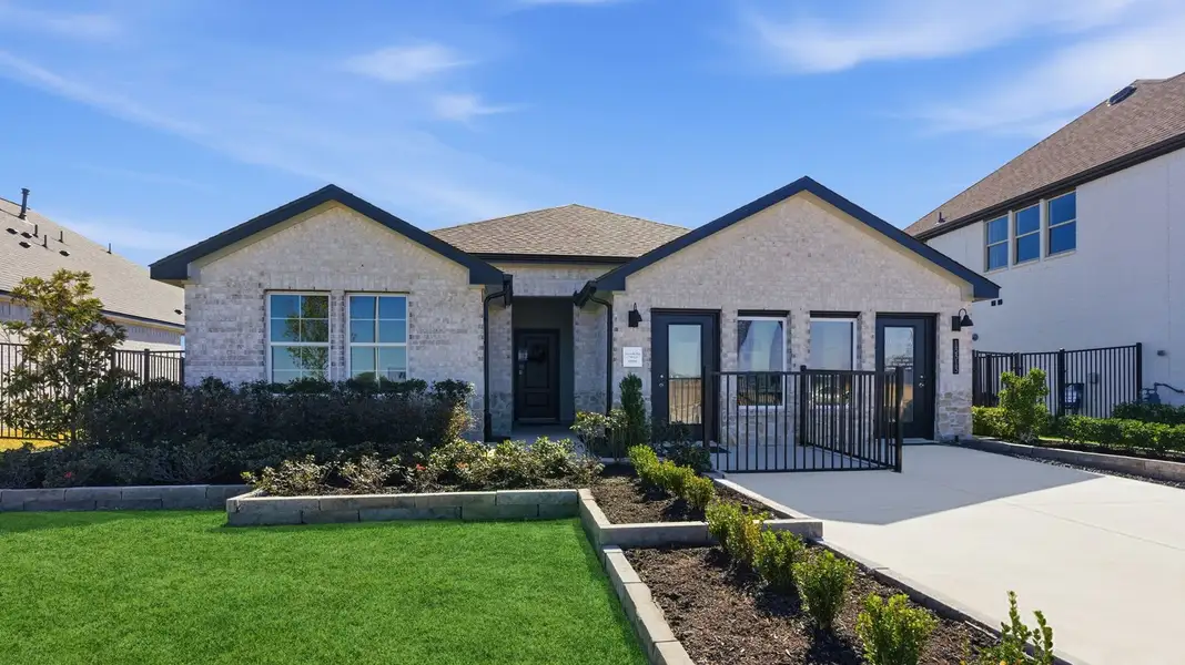 Front exterior of a home in the Lago Mar community, located in Texas City, TX (Image 20).