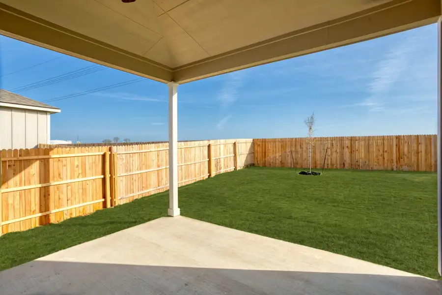 Exterior details of a home in Weltner Farms 60’s, New Braunfels (Image 8).