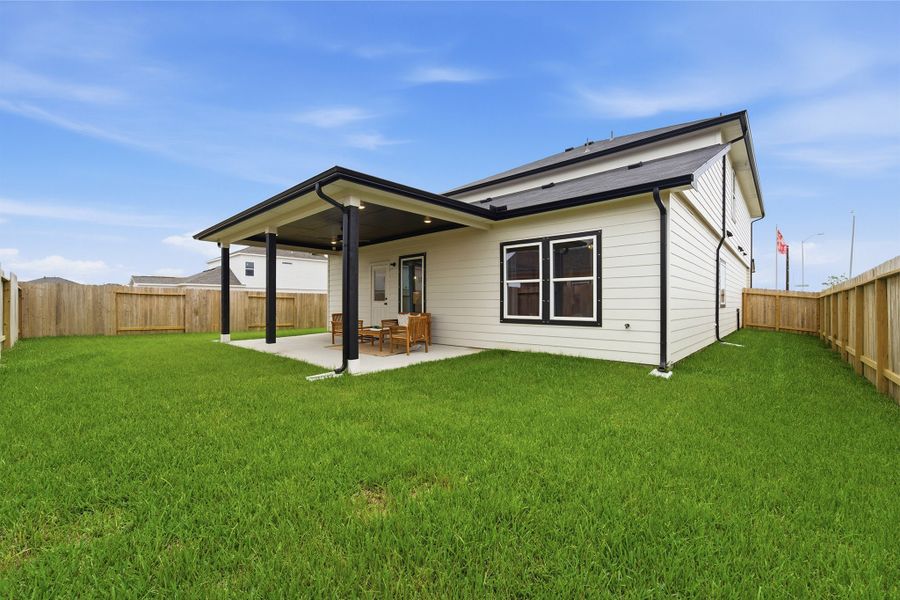 Exterior details of a home in Trails at Woodhaven Lakes, La Marque (Image 3).