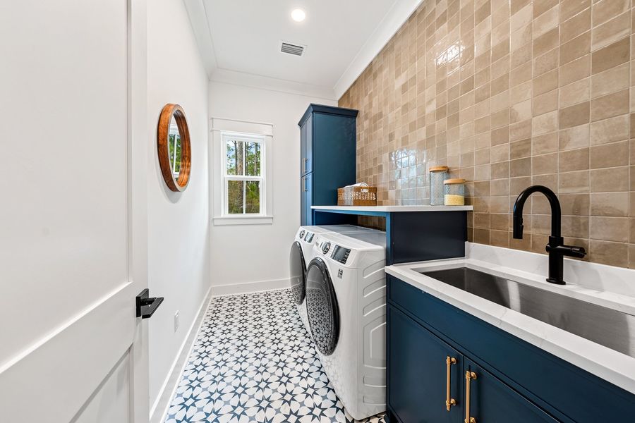 Steamboat Landing - Freeport, FL - Salt & Pine Luxury Homes - DSLD Homes - Brentwood II H - Laundry