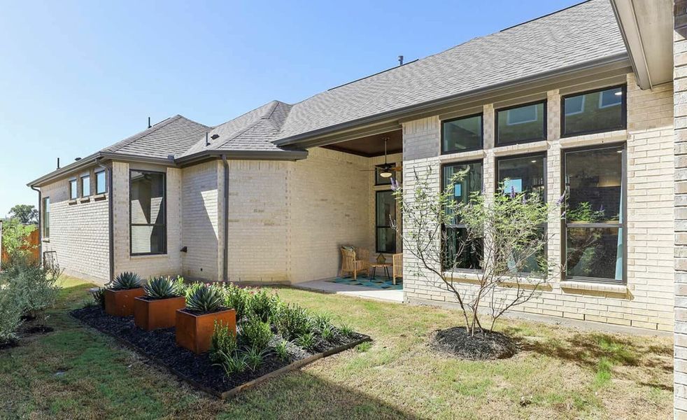 Image 30 of the Mercer Crossing community in Dallas, TX.