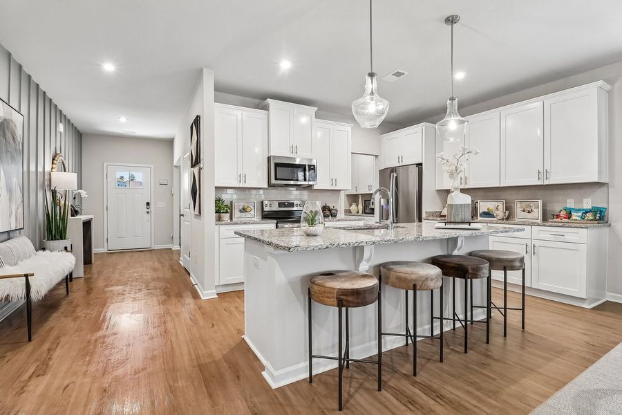 Enjoy Kitchens with Large Islands Enjoy Kitchens with Large Islands