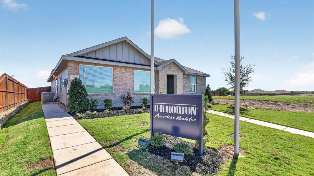 Entrance to the Somerset community in Hillsboro, TX, featuring signage and landscaping (Image 11). Entrance to the Somerset community in Hillsboro, TX, featuring signage and landscaping (Image 11).