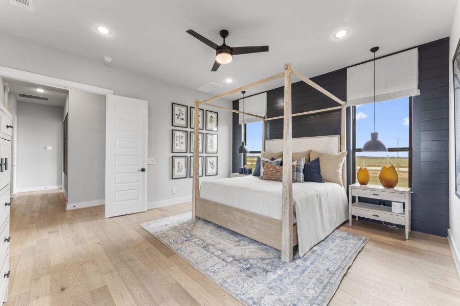 Furnished interior in a model home at Lakeview 100’s in Waller (Image 13).