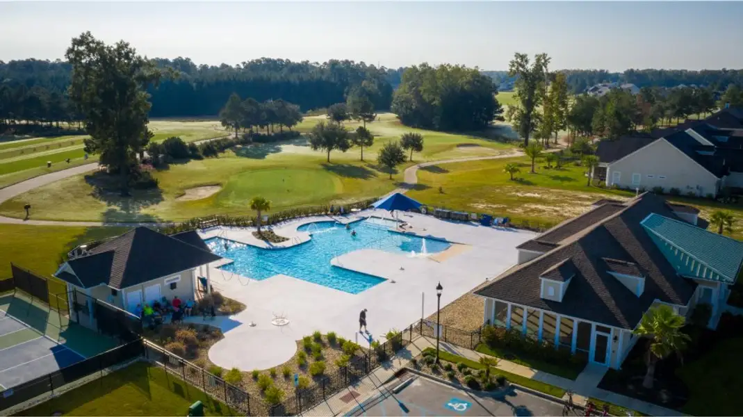 Hilton Head Lakes amenity pool