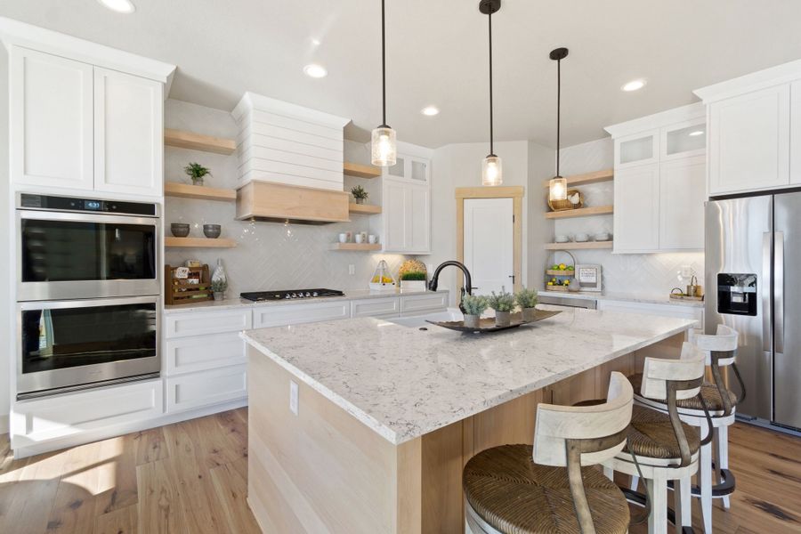 The Aurora Highlands,80019