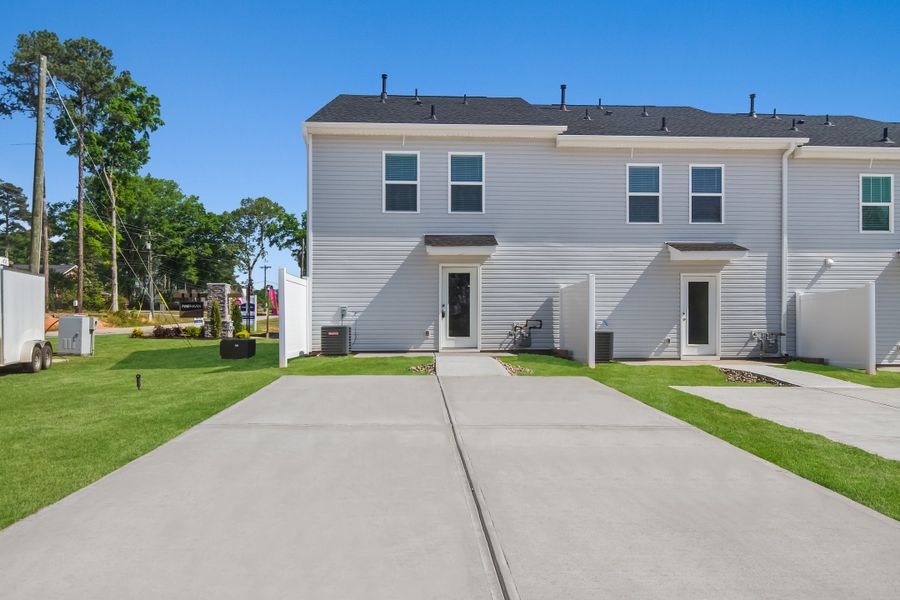 Exterior details of a home in Pinehaven, Laurens (Image 5).
