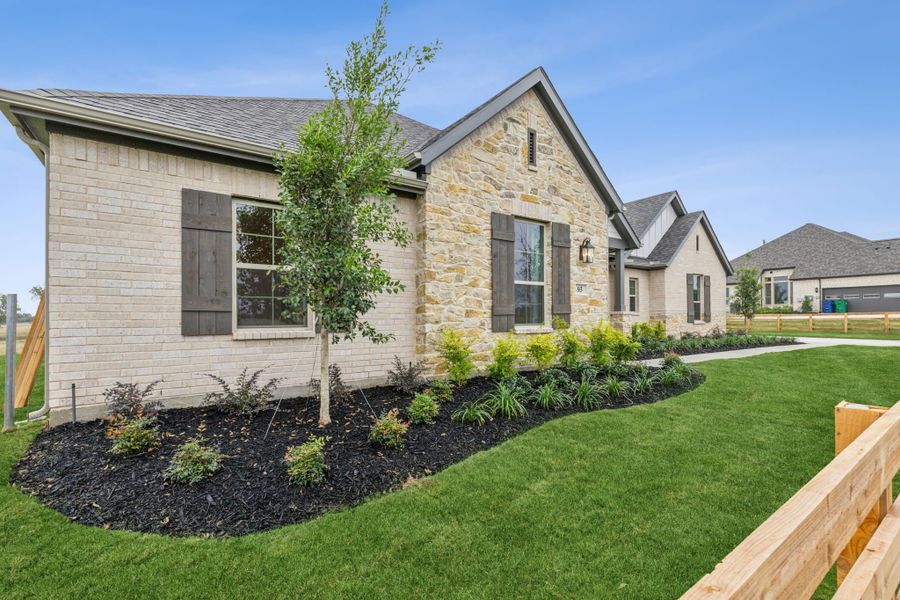 Exterior details of a home in Lakeway Estates, Waxahachie (Image 3). Exterior details of a home in Lakeway Estates, Waxahachie (Image 3).