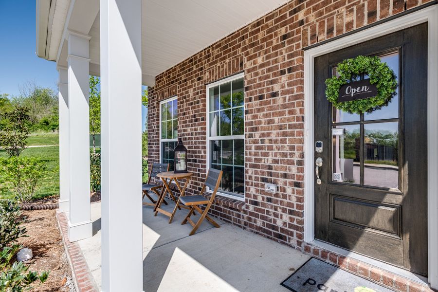 Exterior details of a home in Oxford Station, Gallatin (Image 46).