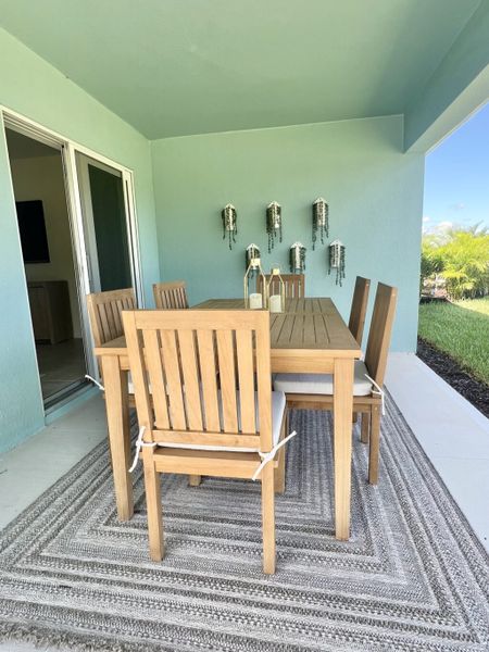 Exterior details of a home in Richmond Cove, Palm Bay (Image 23).