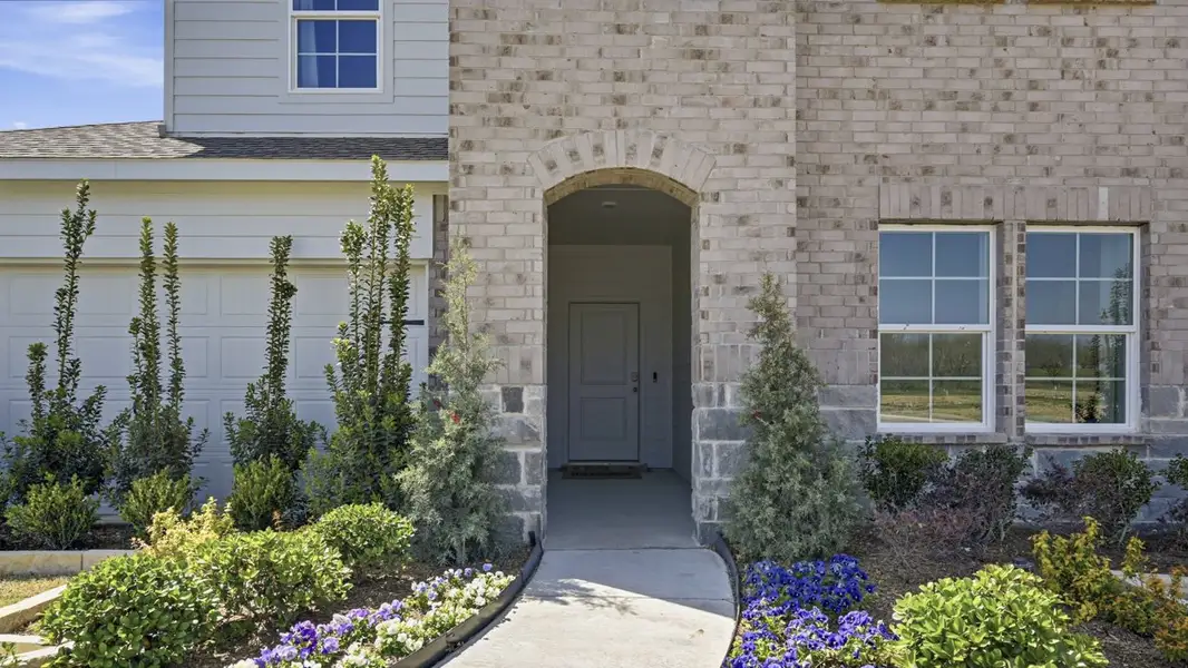 Exterior details of a home in Sanger Circle, Sanger (Image 24).