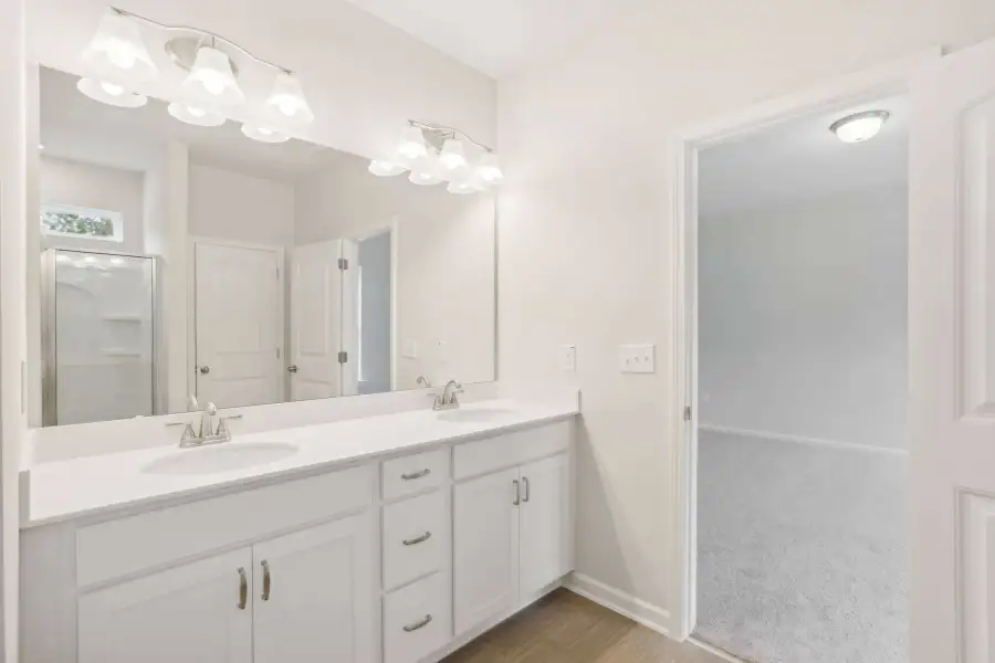 The Lawson Primary Bathroom | Pineworth Landing | Macon, GA