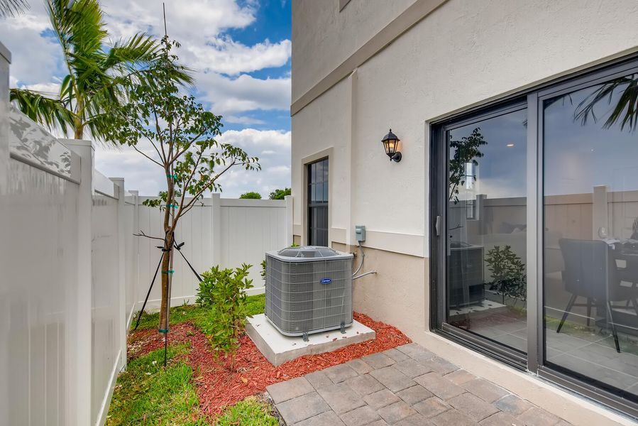 Image 28 of the Regal Palm Square community in Florida City, FL.