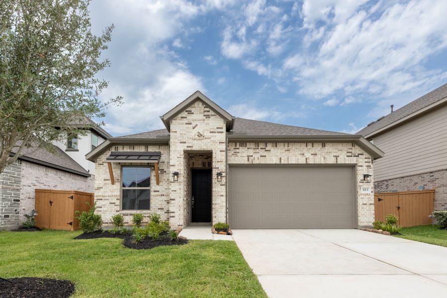 Front exterior of a home in the Sunterra community, located in Katy, TX (Image 3). Front exterior of a home in the Sunterra community, located in Katy, TX (Image 3).